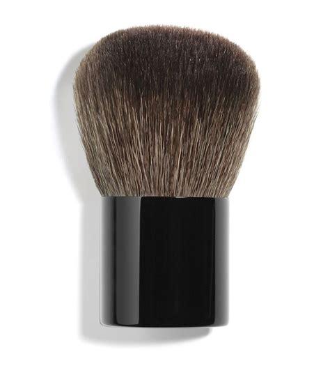 PETIT PINCEAU KABUKI KABUKI BRUSH .